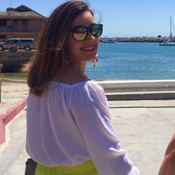 Meet your Posher Angie! - Picture 1 of 1